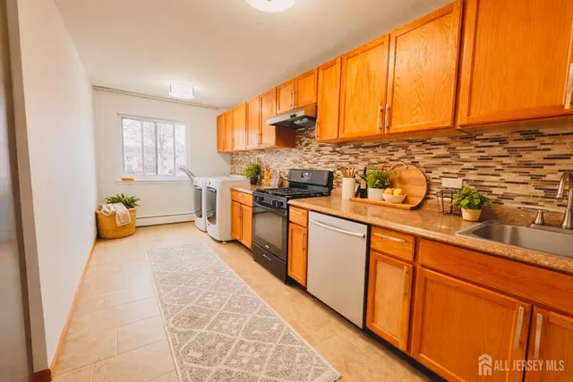 $2,250 | 20 Lake Avenue, Unit 2B, East Brunswick, NJ 08816