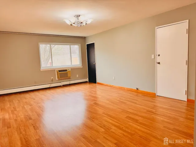 $2,250 | 20 Lake Avenue, Unit 2B, East Brunswick, NJ 08816