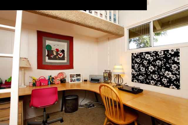 223 Ainakula Road Kula, HI 96790 - Photo 17 of 30 a bedroom with a bed and a desk