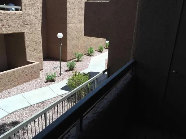 $1,295 | 2625 East Indian School Road, Unit 221, Phoenix, AZ 85016