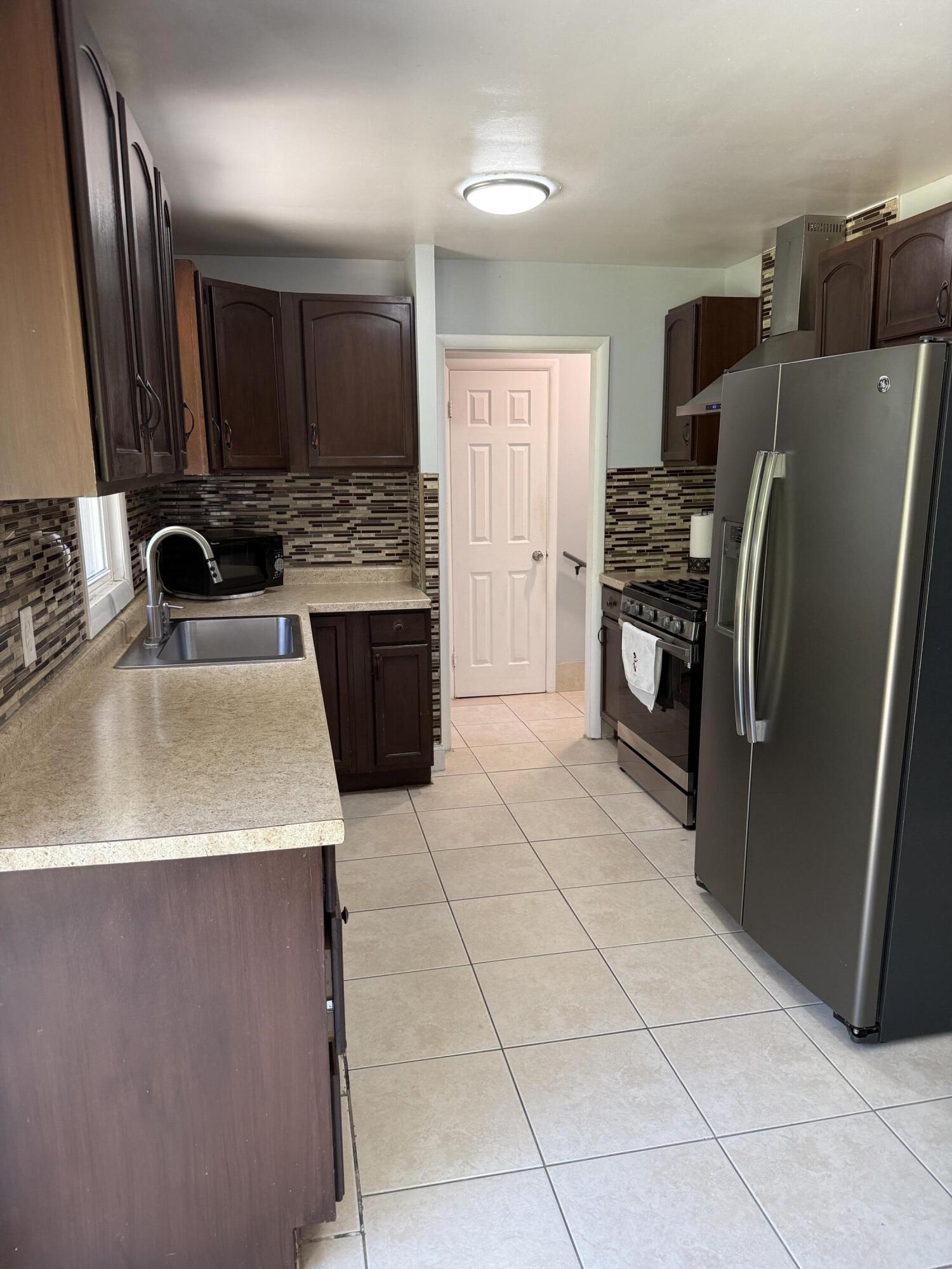 2278 Reneer Avenue Muskegon, MI 49441 - Photo 3 of 16 IMG_0379