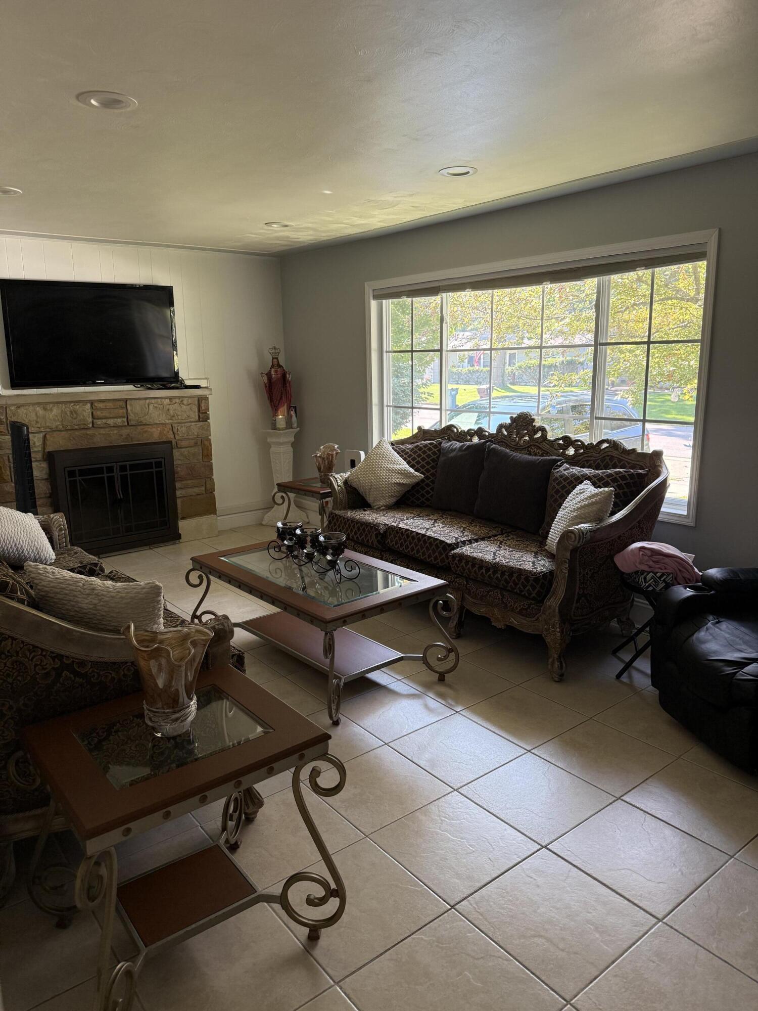 2278 Reneer Avenue Muskegon, MI 49441 - Photo 5 of 16 IMG_0383