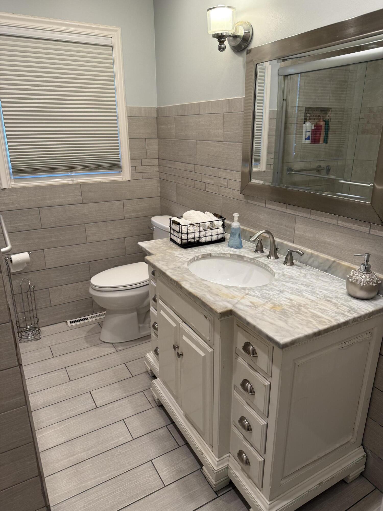 2278 Reneer Avenue Muskegon, MI 49441 - Photo 6 of 16 IMG_0388