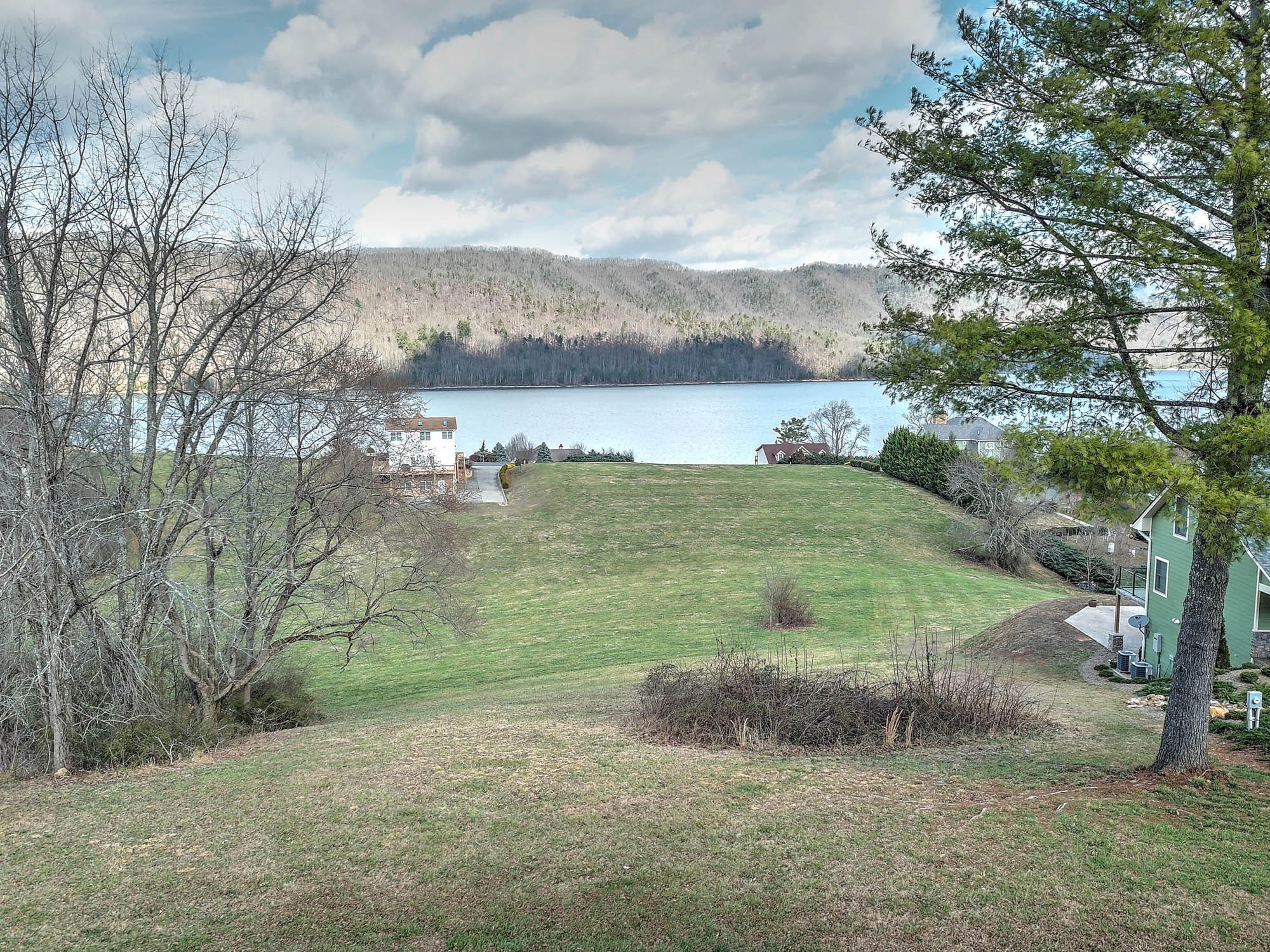 89 Harbor View Road Butler, TN 37640 - Photo 3 of 16 Gallery Image 3