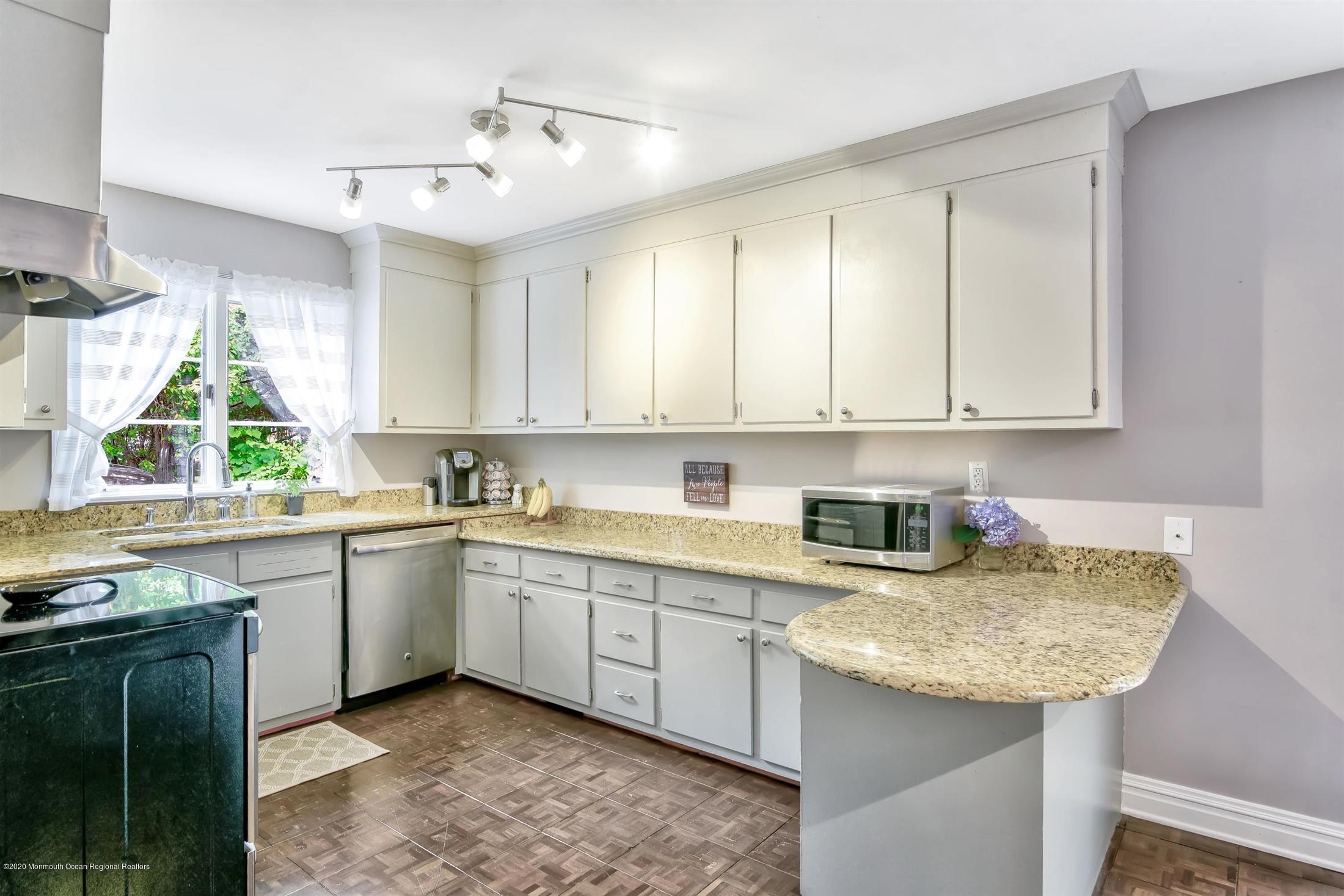 69 Longstreet Road Holmdel, NJ 07733 - Photo 11 of 29 Kitchen