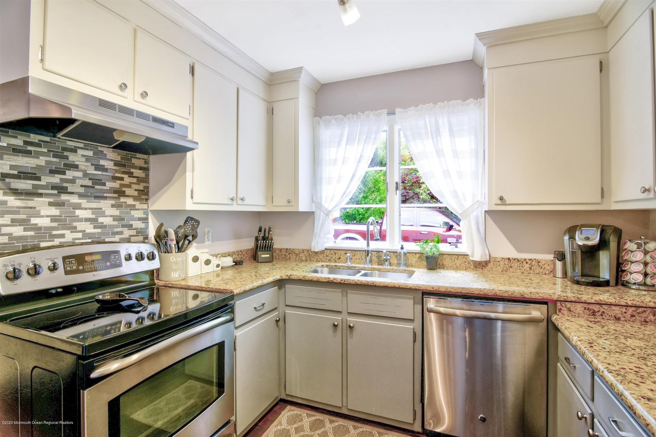 69 Longstreet Road Holmdel, NJ 07733 - Photo 12 of 29 Kitchen