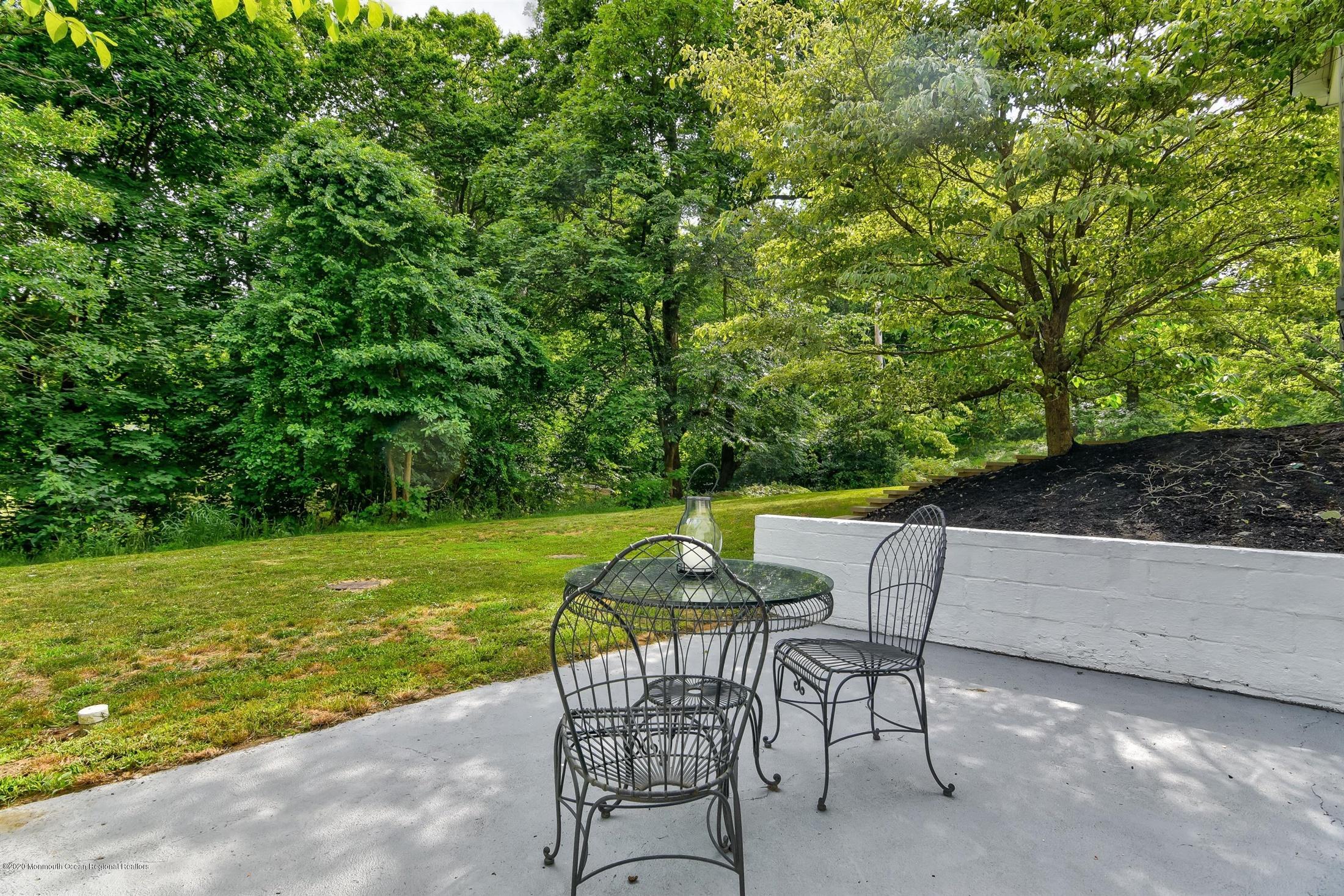 69 Longstreet Road Holmdel, NJ 07733 - Photo 26 of 29 28-Side Patio