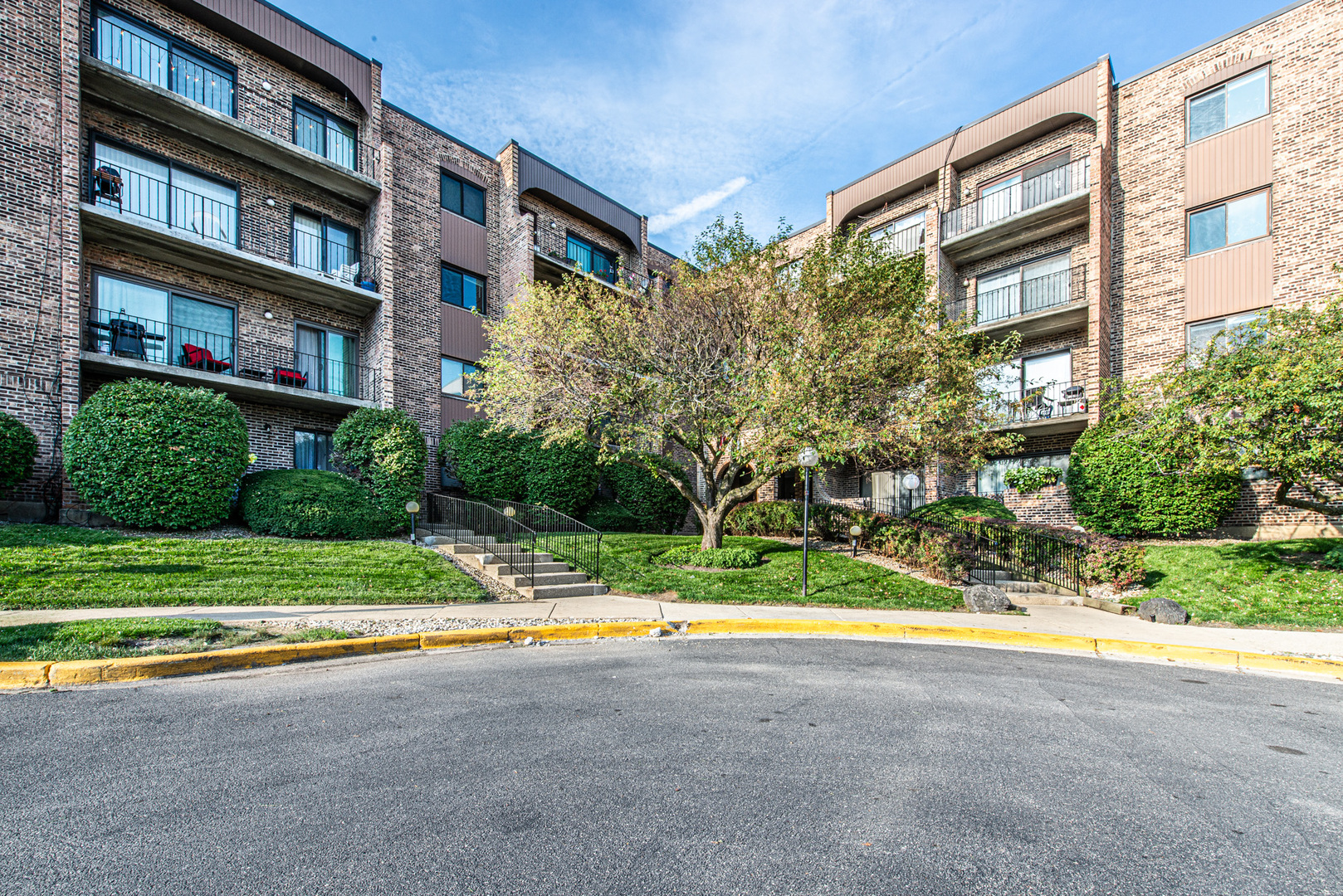 601 West Huntington Commons Road, Unit 201 Mount Prospect, IL 60056 - Photo 1 of 43 Gallery Image 1