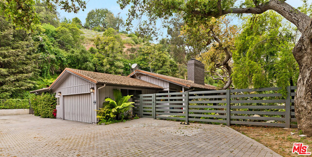 949 Rivas Canyon Road Pacific Palisades, CA 90272 - Photo 2 of 25