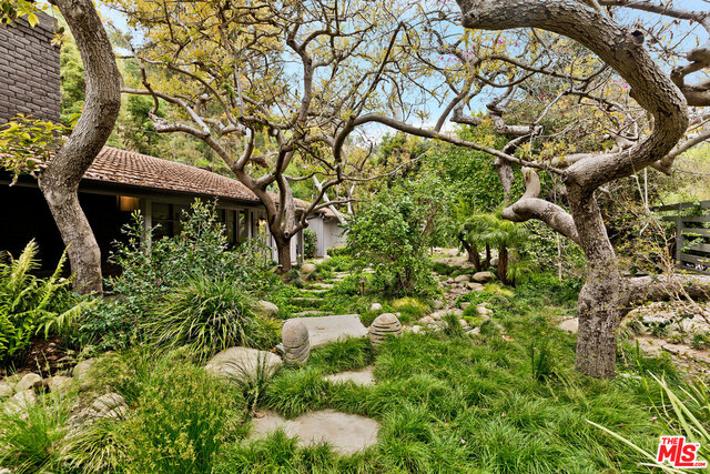 949 Rivas Canyon Road Pacific Palisades, CA 90272 - Photo 3 of 25