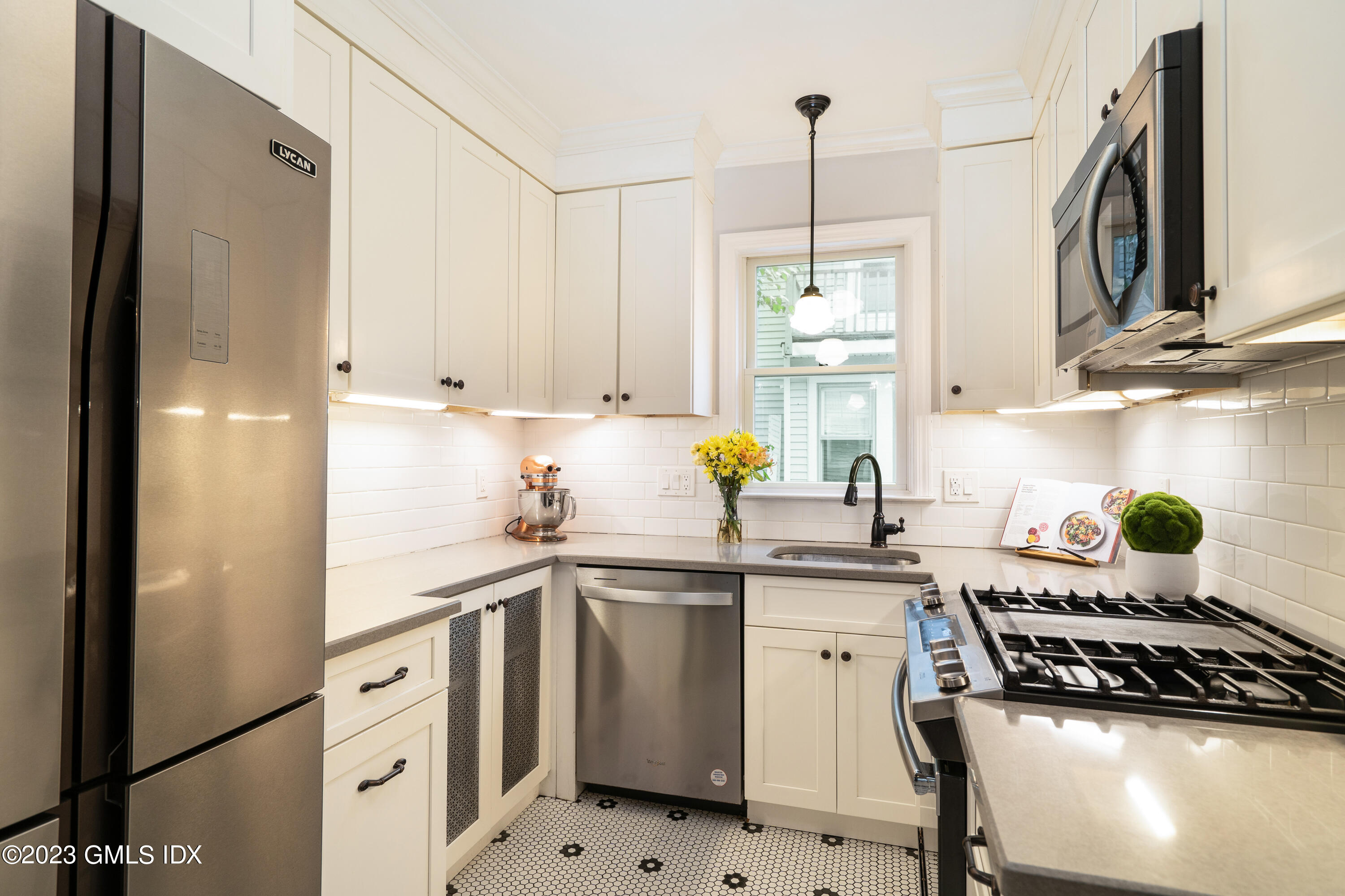 328 Delavan Avenue Greenwich, CT 06830 - Photo 8 of 25 a kitchen with a sink stove and refrigerator