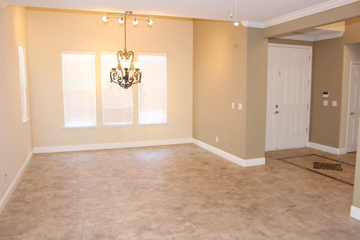 2478 Rall Avenue Clovis, CA 93611 - Photo 5 of 35 a view of an empty room and window