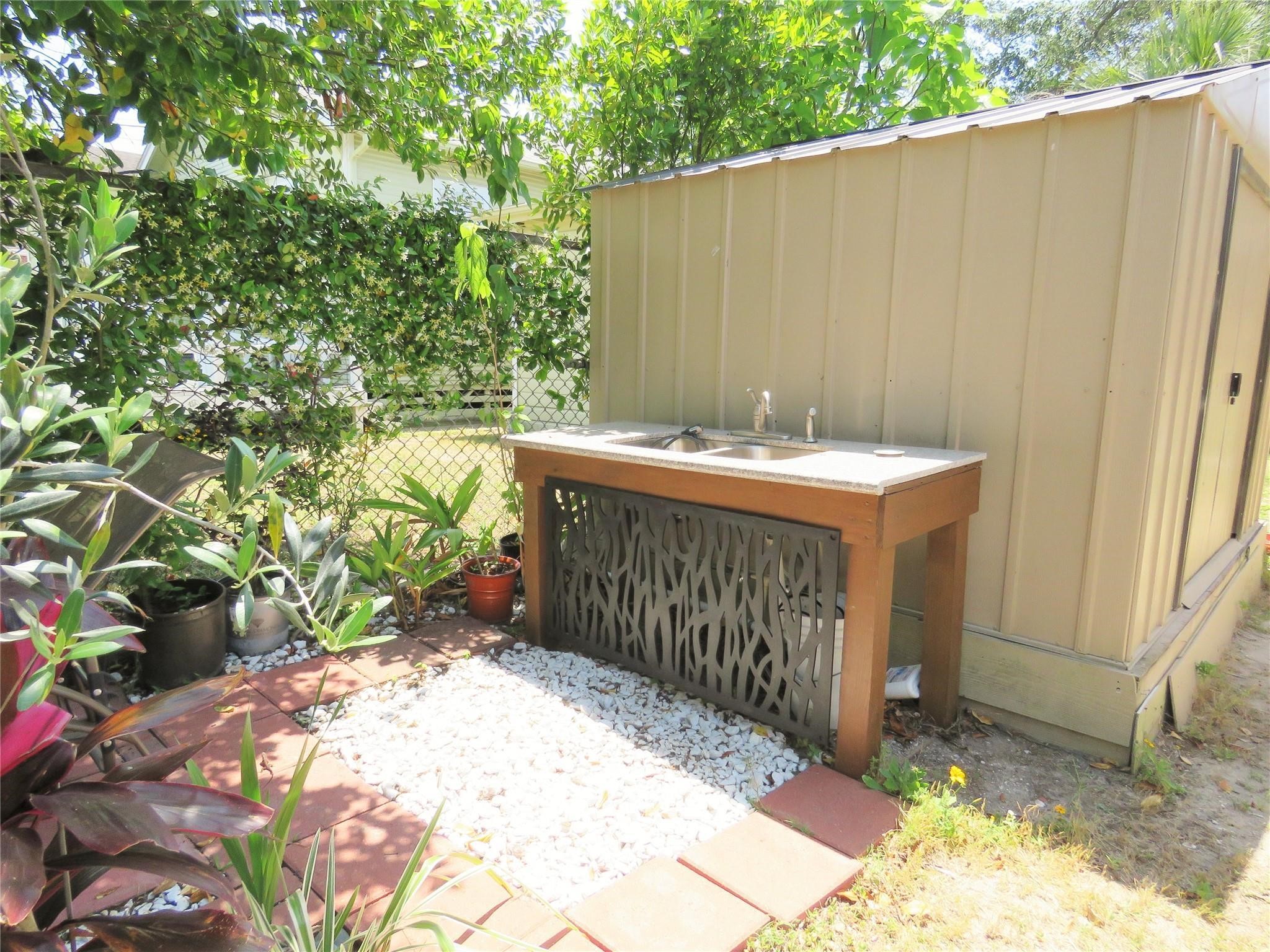 5324 Avenue R Galveston, TX 77551 - Photo 19 of 23 Outside sink and storage!