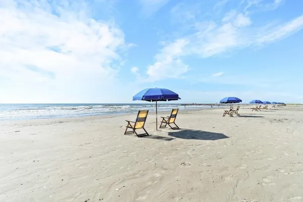 $2,400 | 5324 Avenue R, Galveston, TX 77551