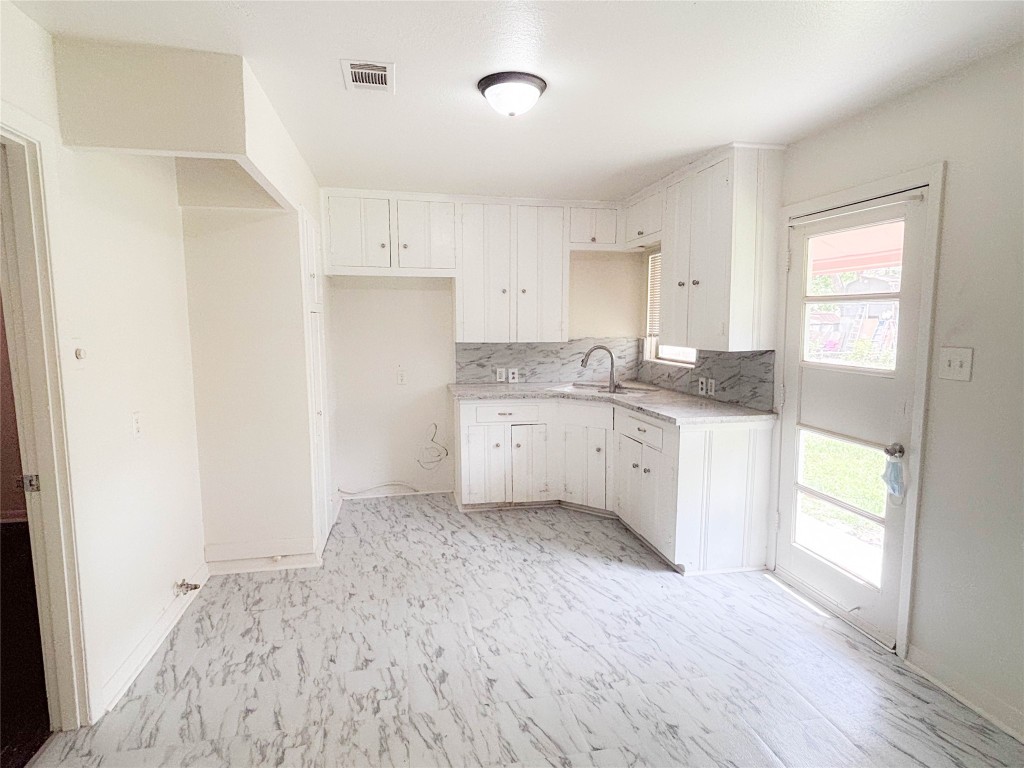 1918 Bingle Road Houston, TX 77055 - Photo 17 of 34