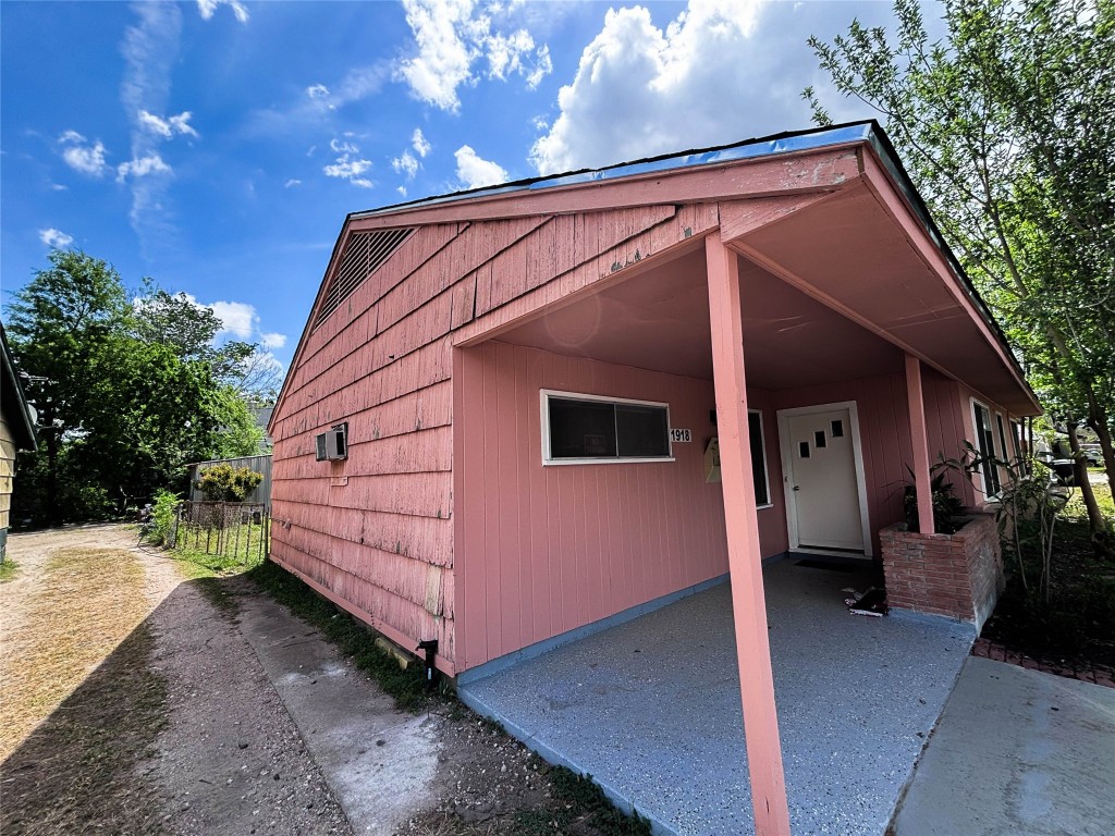 1918 Bingle Road Houston, TX 77055 - Photo 30 of 34