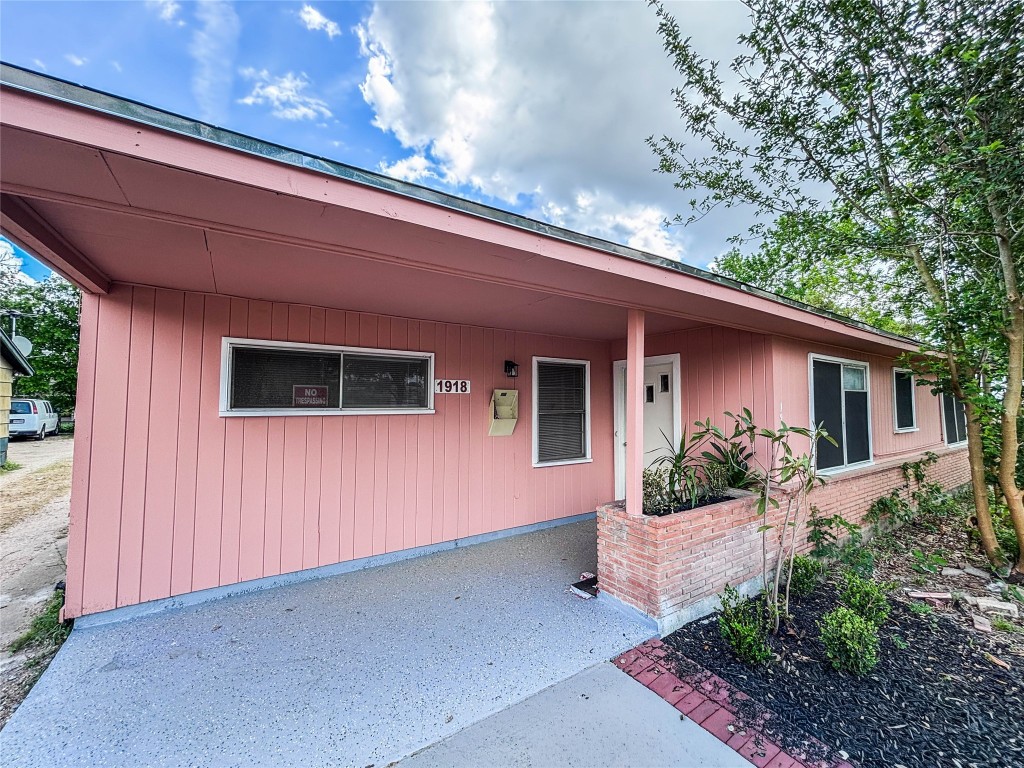 1918 Bingle Road Houston, TX 77055 - Photo 32 of 34