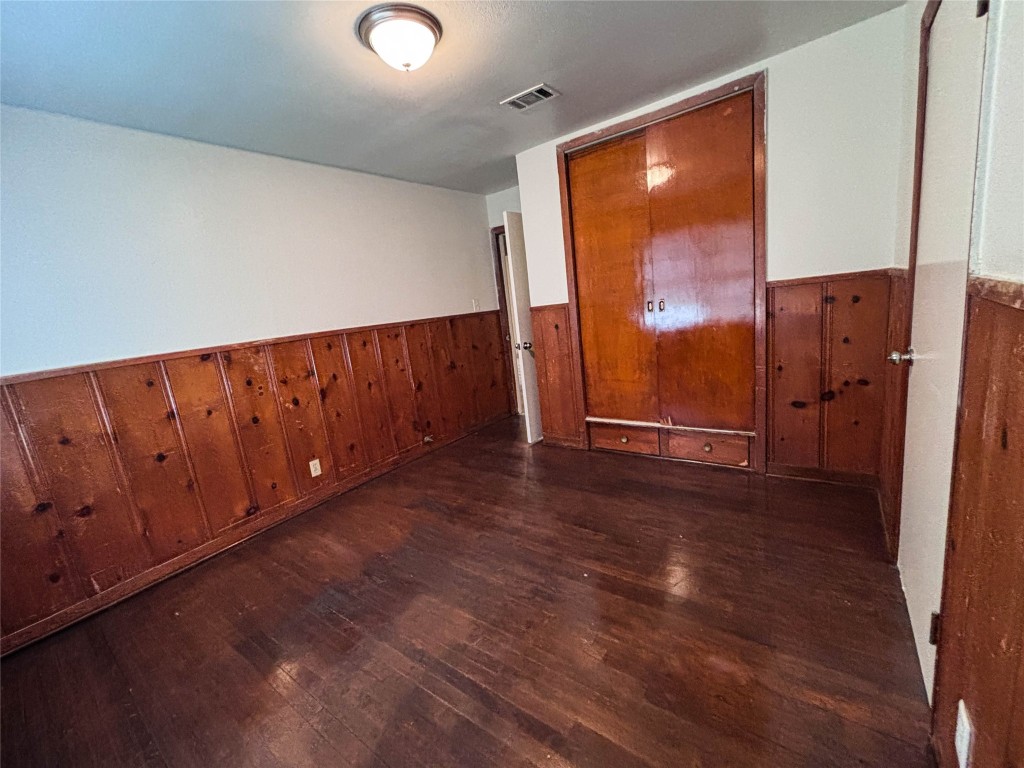 1918 Bingle Road Houston, TX 77055 - Photo 4 of 34