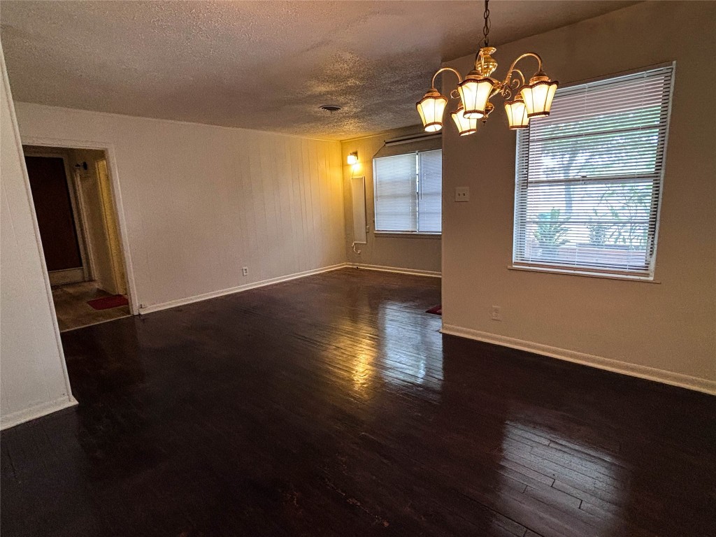 1918 Bingle Road Houston, TX 77055 - Photo 7 of 34