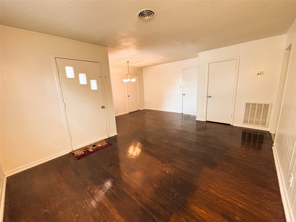 1918 Bingle Road Houston, TX 77055 - Photo 8 of 34