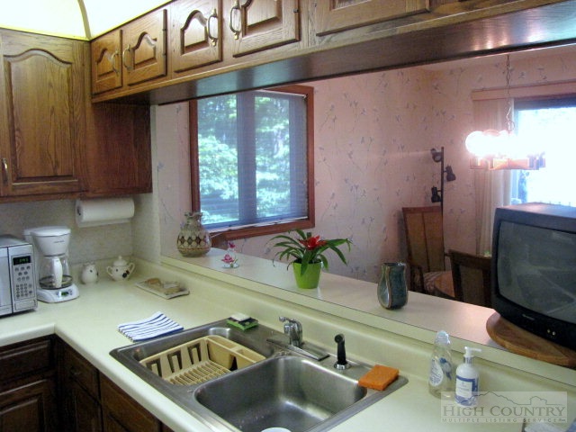 250 Ridgeview Road, Unit 41 Sugar Mountain, NC 28604 - Photo 4 of 14 Gallery Image 4
