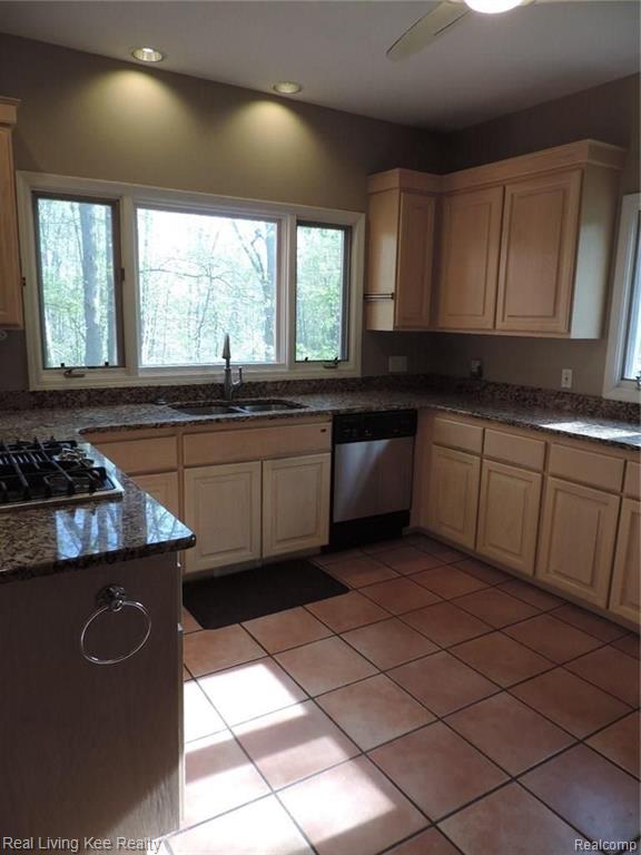 3656 Cedar Shake Drive Rochester, MI 48309 - Photo 14 of 35