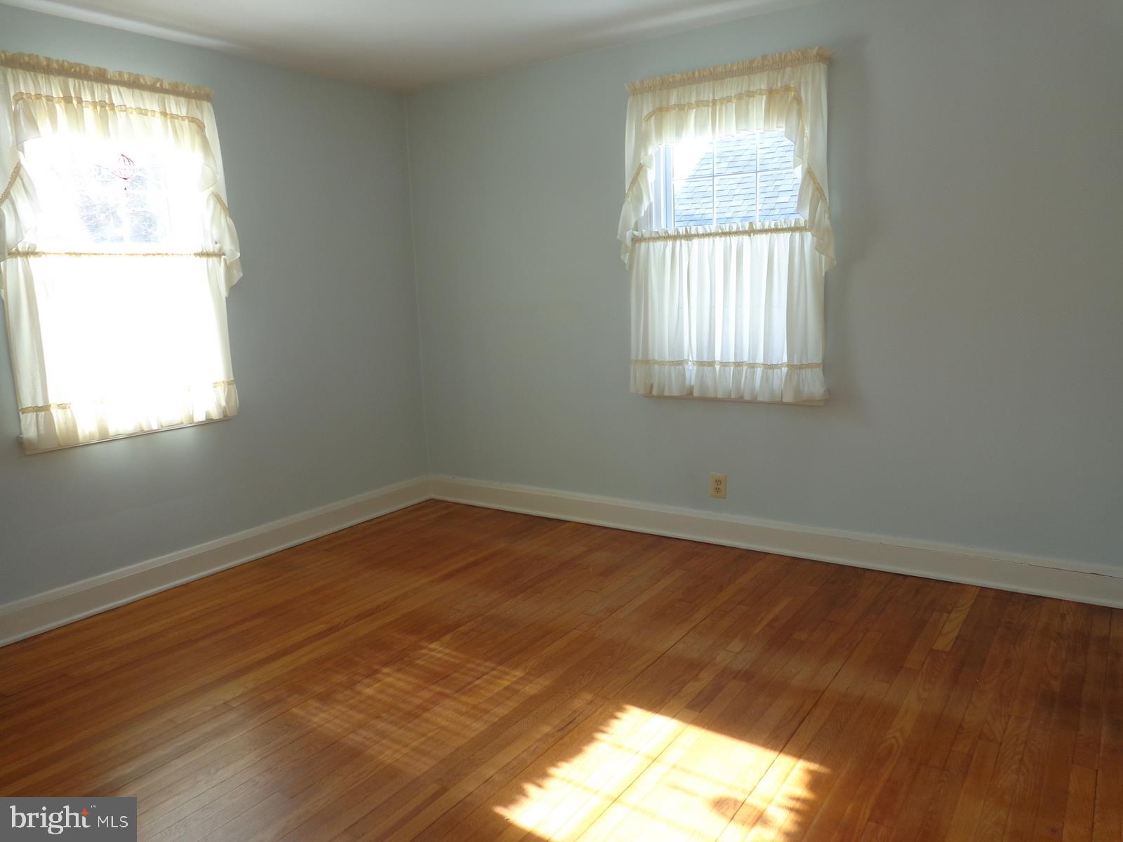 413 Brook Road Baltimore, MD 21286 - Photo 12 of 30 Back bedroom