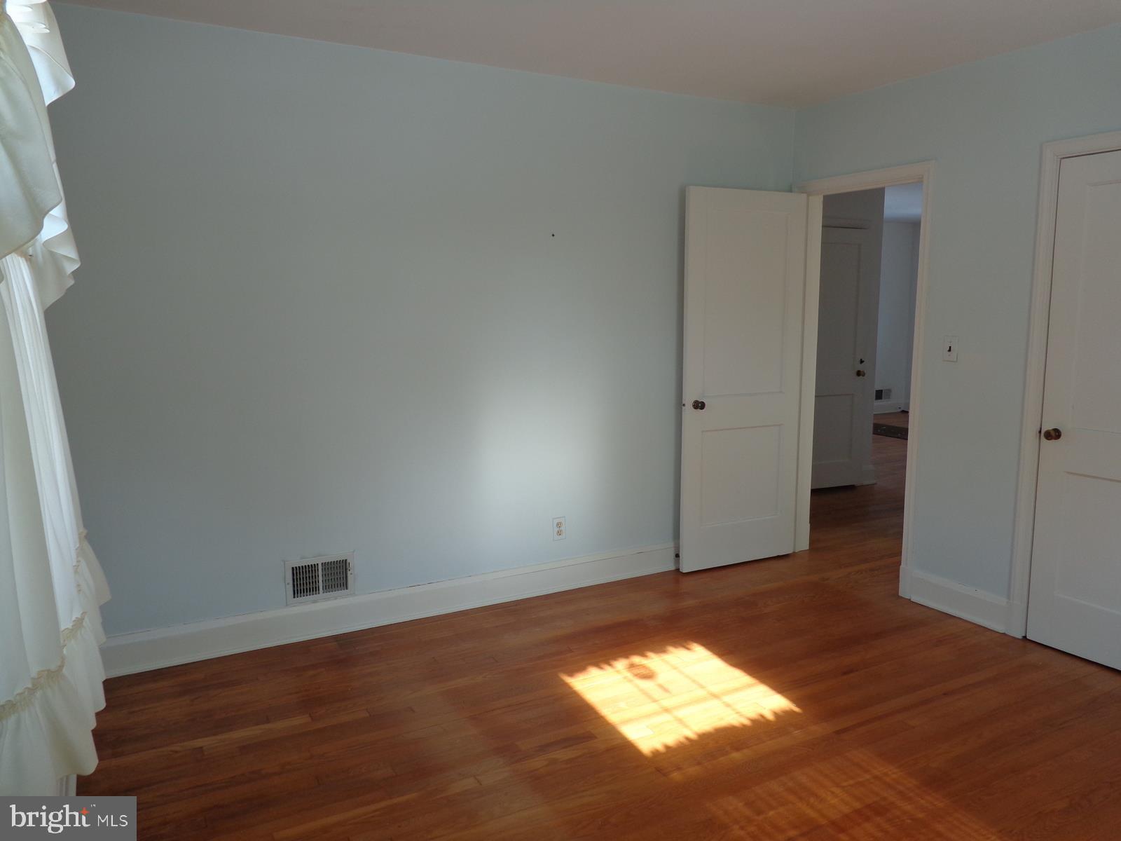 413 Brook Road Baltimore, MD 21286 - Photo 13 of 30 Back bedroom