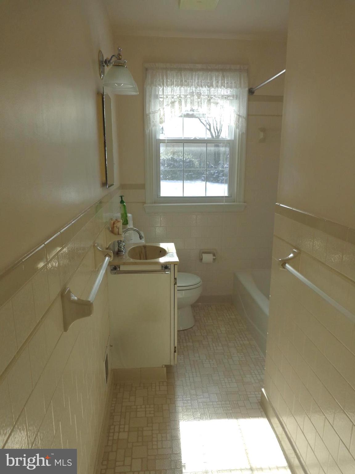 413 Brook Road Baltimore, MD 21286 - Photo 14 of 30 Bathroom
