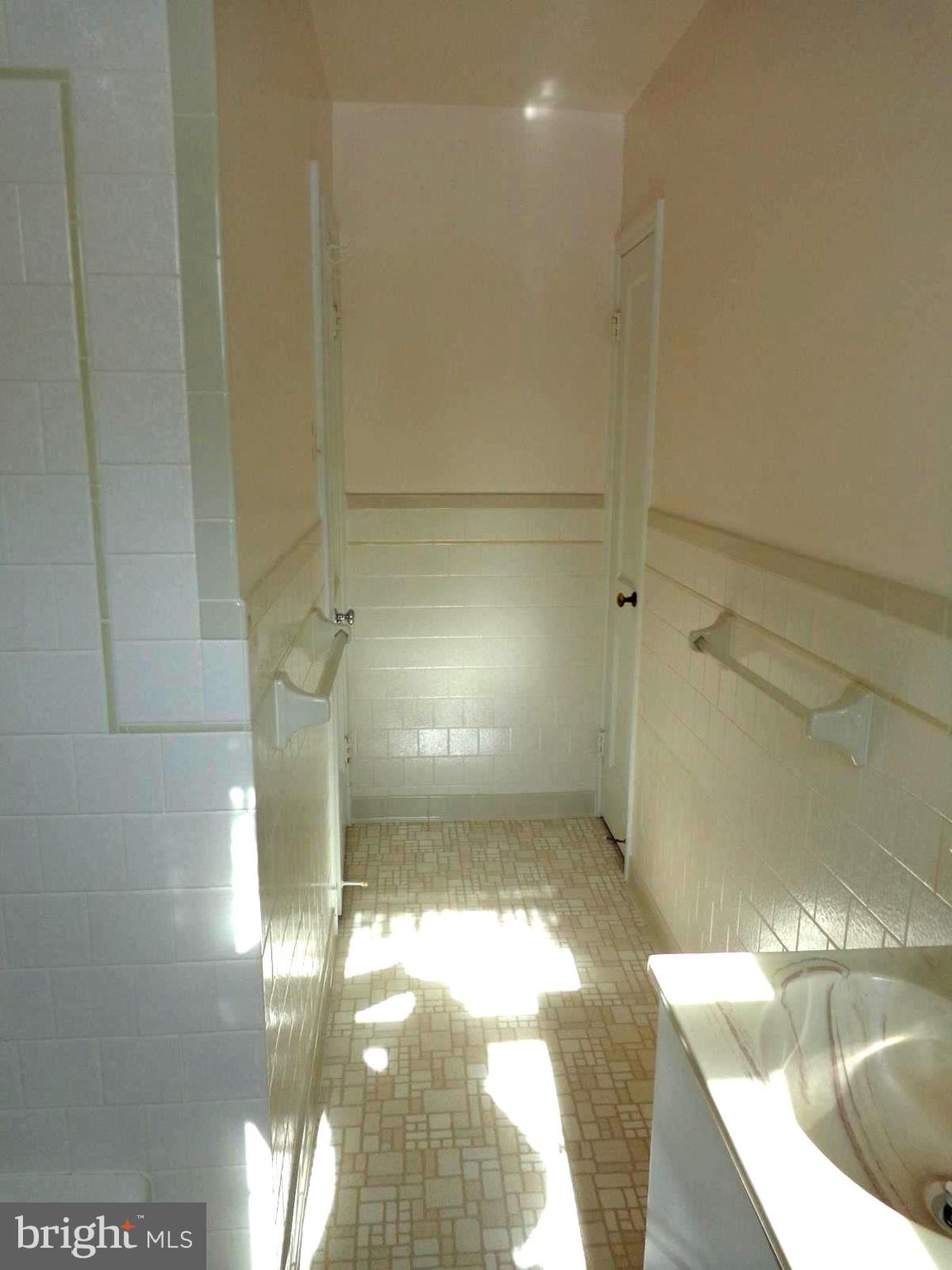 413 Brook Road Baltimore, MD 21286 - Photo 15 of 30 Bathroom
