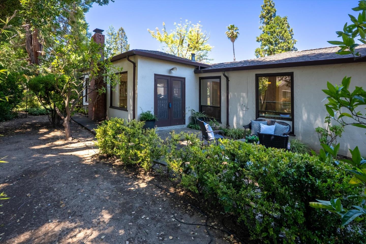 16899 Kennedy Road Los Gatos, CA 95032 - Photo 28 of 61 a front view of a house with a yard