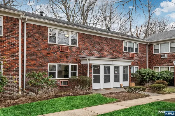 $2,200 | 121 Regency Park, Ramsey, NJ 07446
