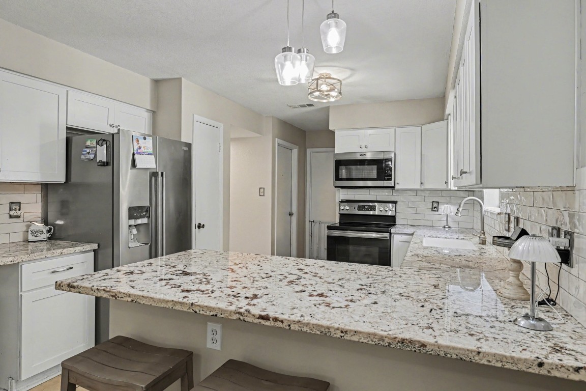 4306 Stallion Brook Lane Spring, TX 77388 - Photo 15 of 36 Updated kitchen