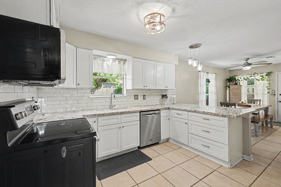 4306 Stallion Brook Lane Spring, TX 77388 - Photo 16 of 36 Updated kitchen