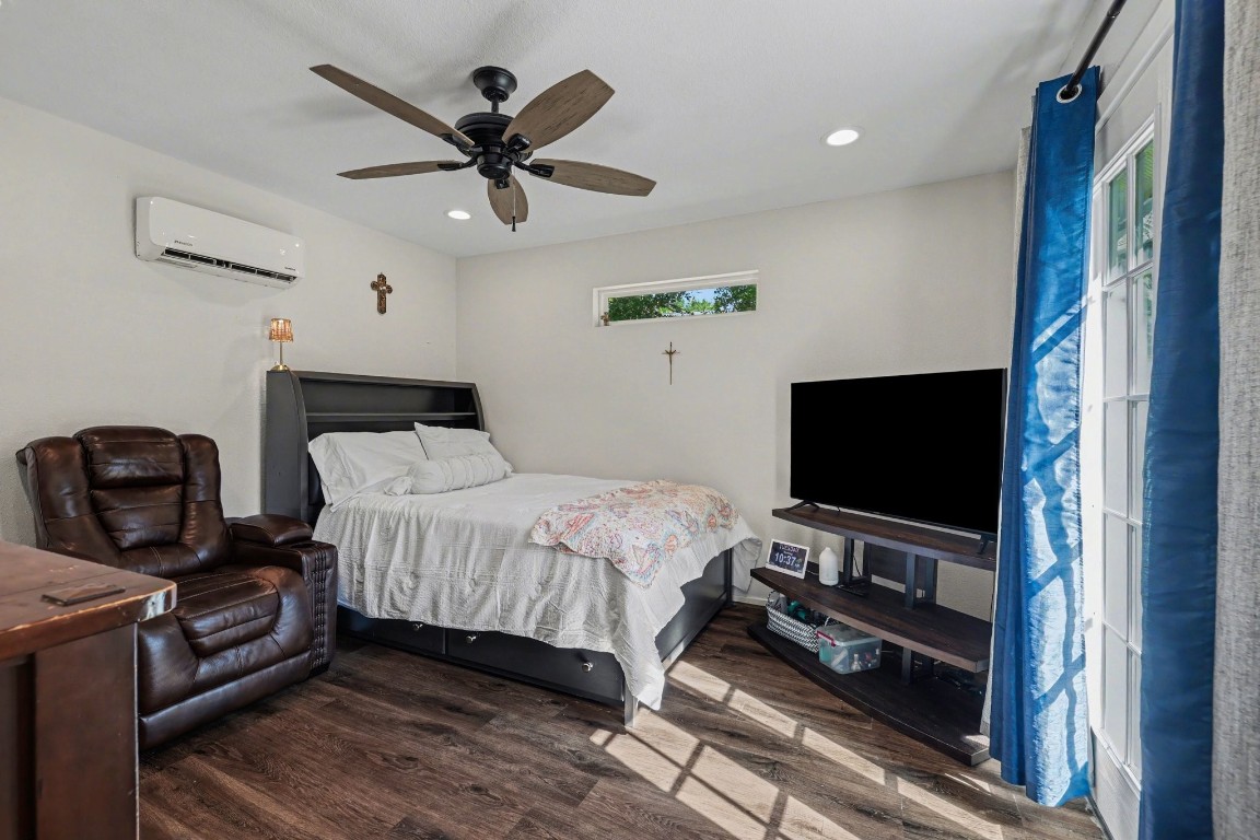 4306 Stallion Brook Lane Spring, TX 77388 - Photo 17 of 36 In-law suite or flex space that opens up to backyard