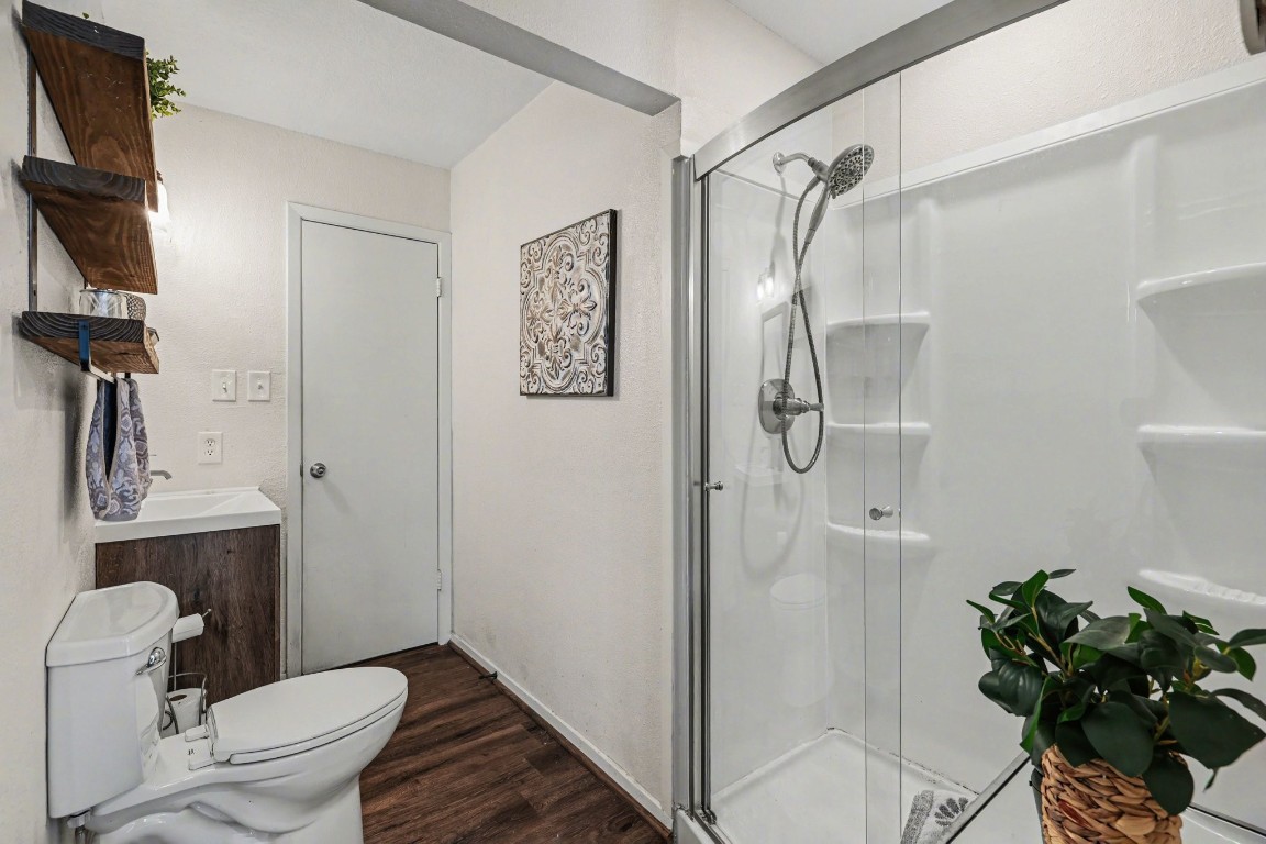 4306 Stallion Brook Lane Spring, TX 77388 - Photo 18 of 36 In-law suite bathroom