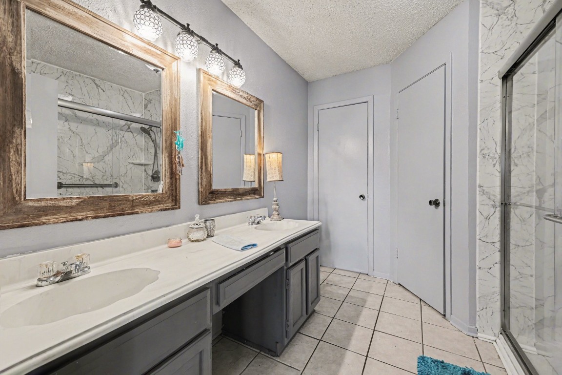 4306 Stallion Brook Lane Spring, TX 77388 - Photo 23 of 36 Primary bathroom