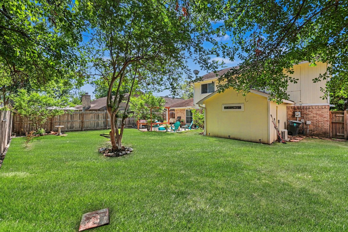 4306 Stallion Brook Lane Spring, TX 77388 - Photo 30 of 36 Large grass area