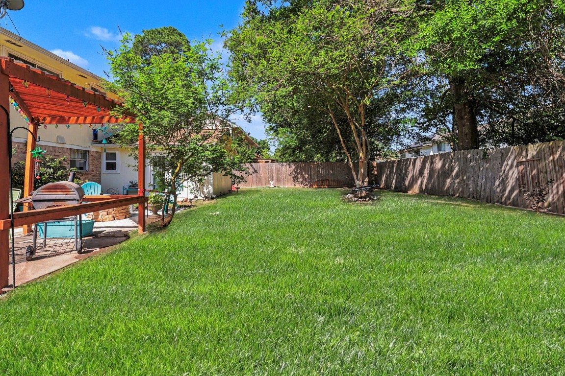 4306 Stallion Brook Lane Spring, TX 77388 - Photo 31 of 36 Large grass area