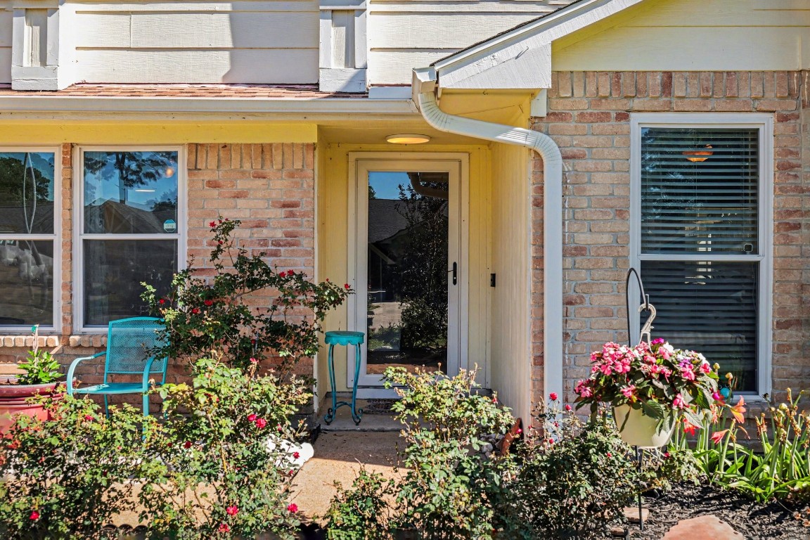 4306 Stallion Brook Lane Spring, TX 77388 - Photo 4 of 36 Close up of entry