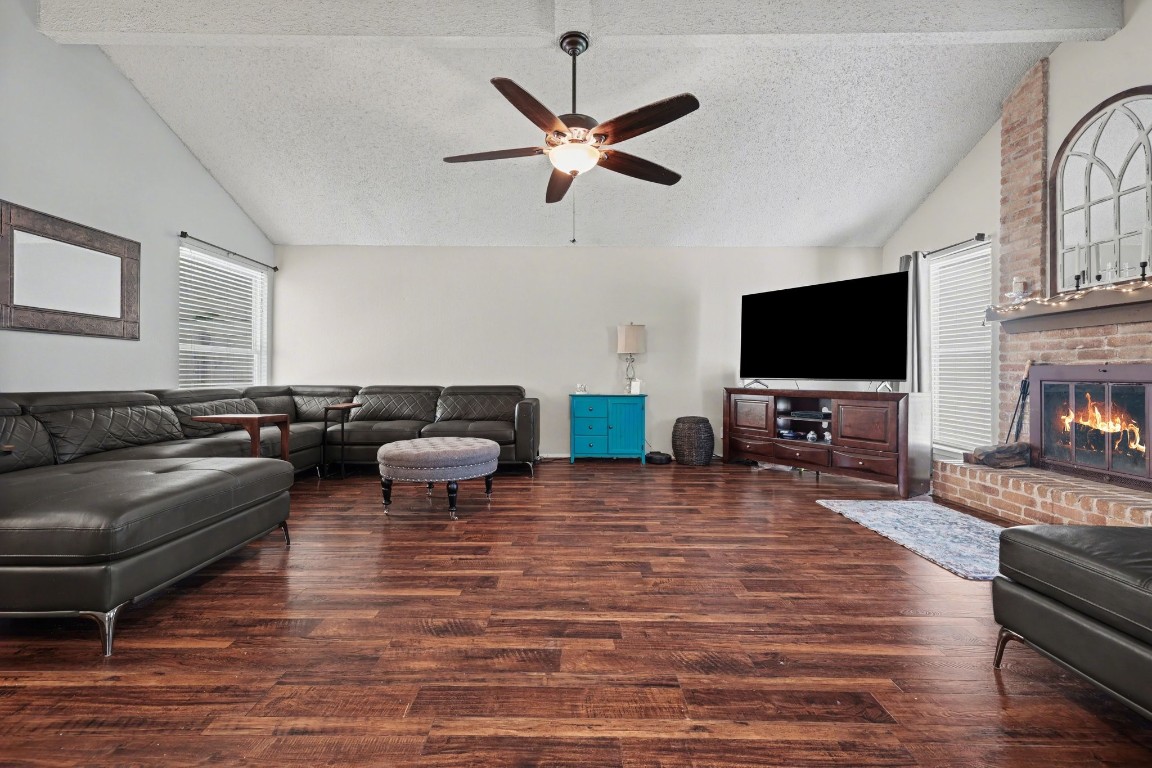 4306 Stallion Brook Lane Spring, TX 77388 - Photo 6 of 36 Living room with vaulted ceilings and gas fireplace