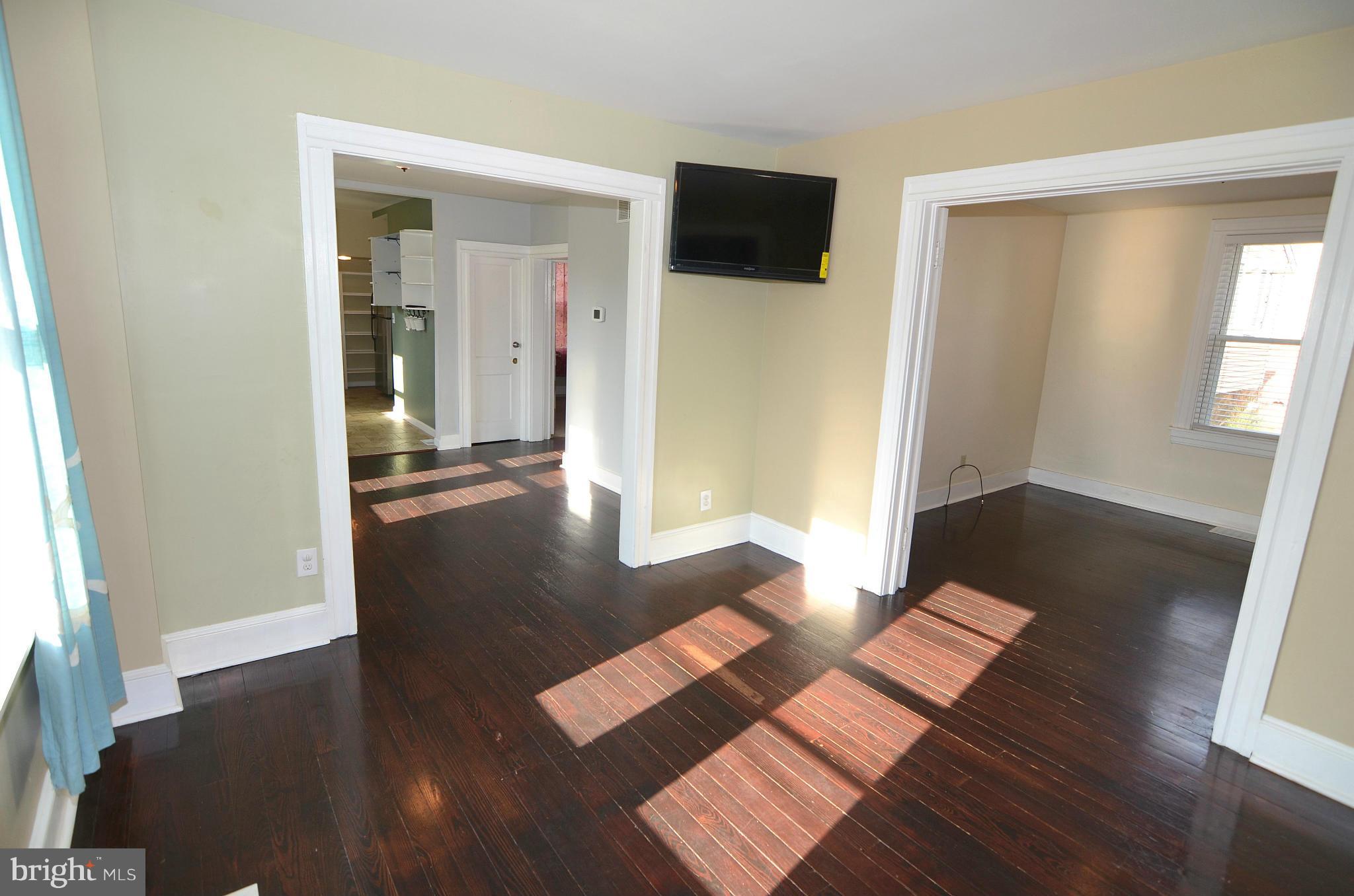 238 Meadow Road Pasadena, MD 21122 - Photo 7 of 30 Living Room