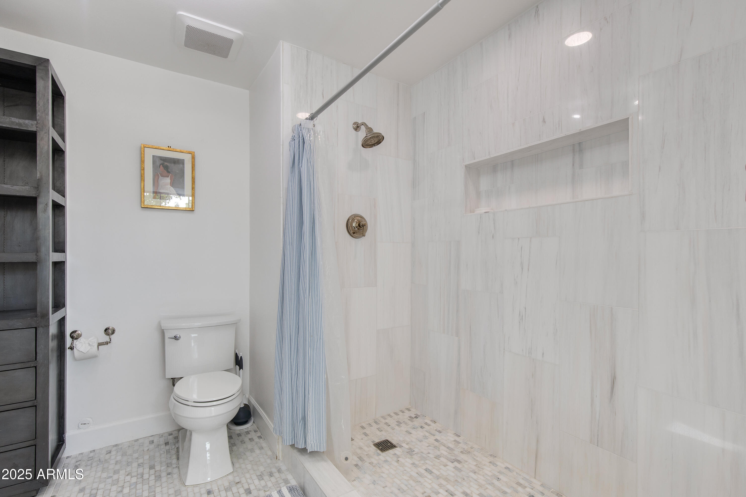 3116 East Rose Lane Phoenix, AZ 85016 - Photo 11 of 24 a bathroom with a toilet a sink and shower