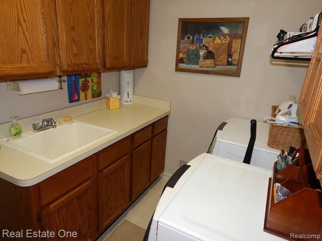 1695 Devonwood Drive Rochester, MI 48306 - Photo 29 of 37 first.flr