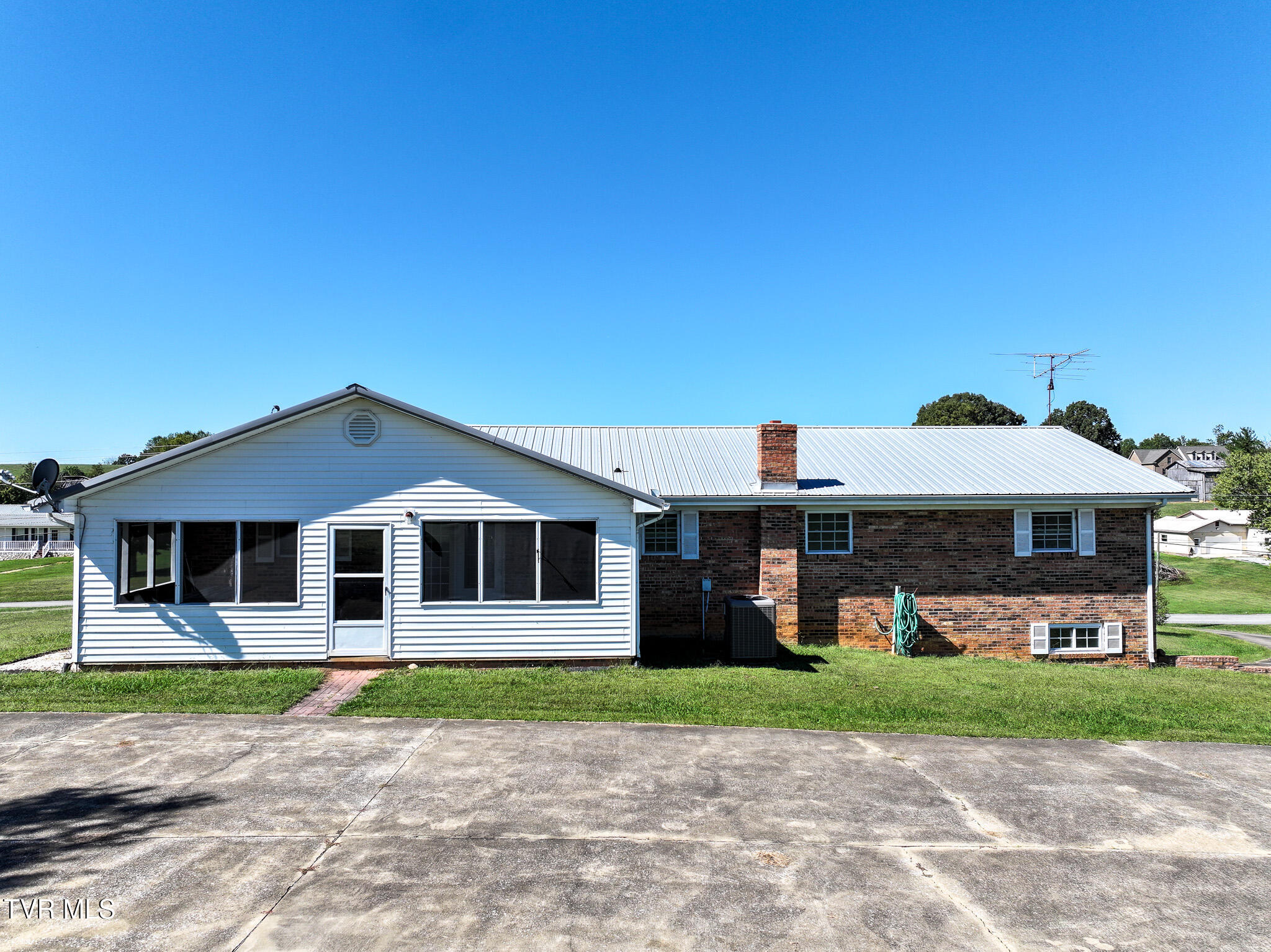 575 West Allens Bridge Road Greeneville, TN 37743 - Photo 14 of 70 DJI_20261005142929_0927_D