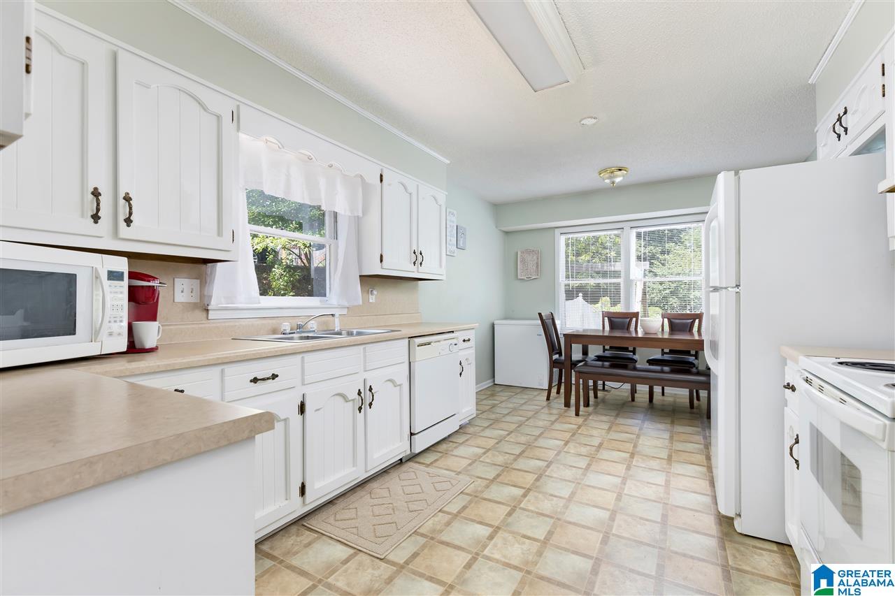 805 Round Hill Road Pelham, AL 35124 - Photo 10 of 29