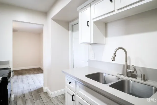 a close view of sink and tap