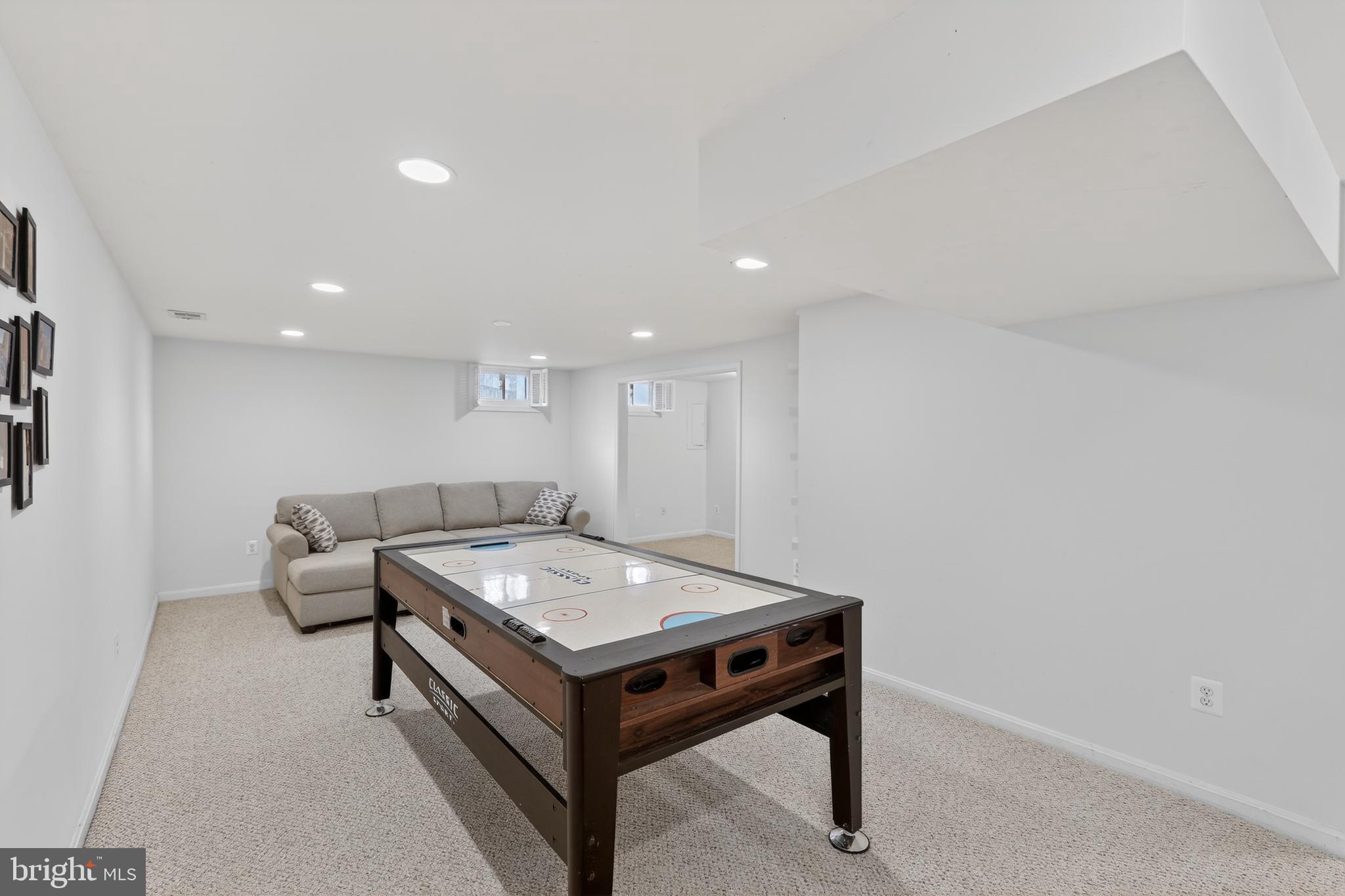 7200 Beachway Court Springfield, VA 22153 - Photo 20 of 31 a room with pool table and couches