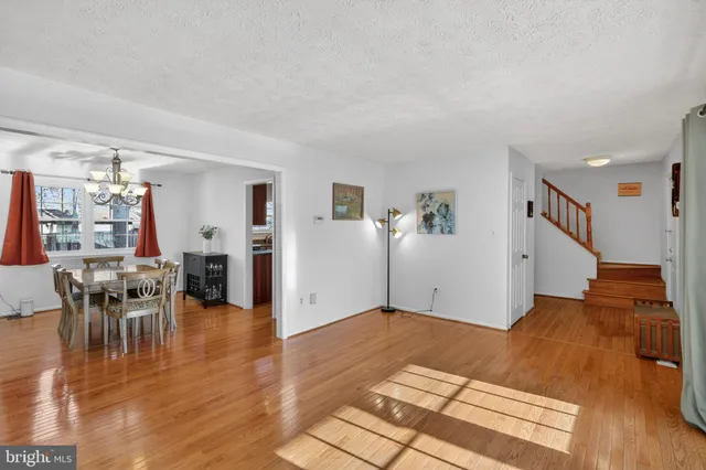 $900,000 | 7200 Beachway Court, Springfield, VA 22153