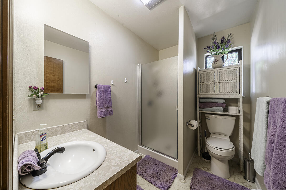 332 Rene Drive Shady Cove, OR 97539 - Photo 12 of 53 DSC02027-HDR-Edit